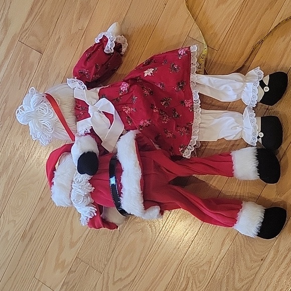 Vintage Mr and Mrs Claus Shelf Sitters - Picture 16 of 16